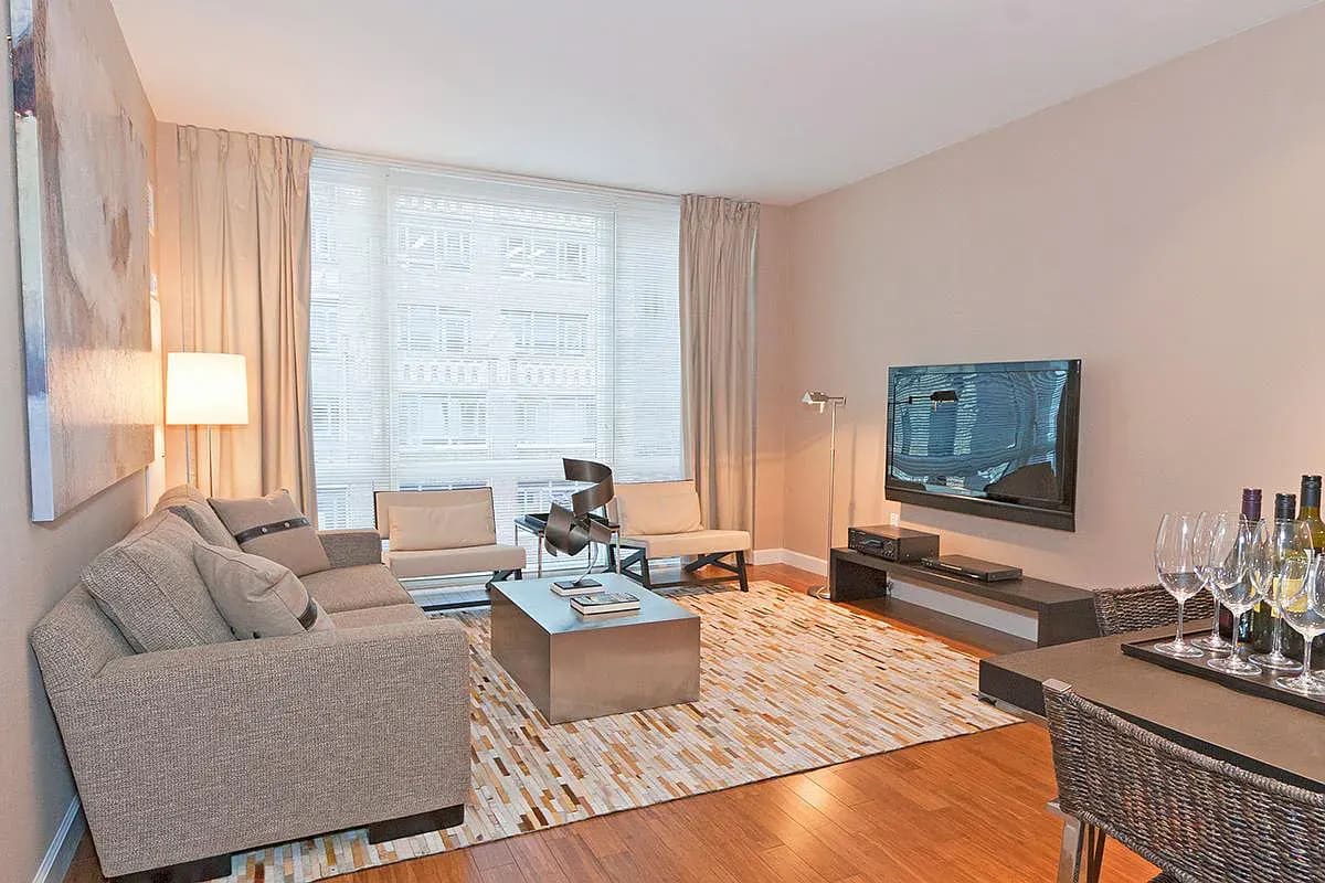 330 West 39th St Apt 2F