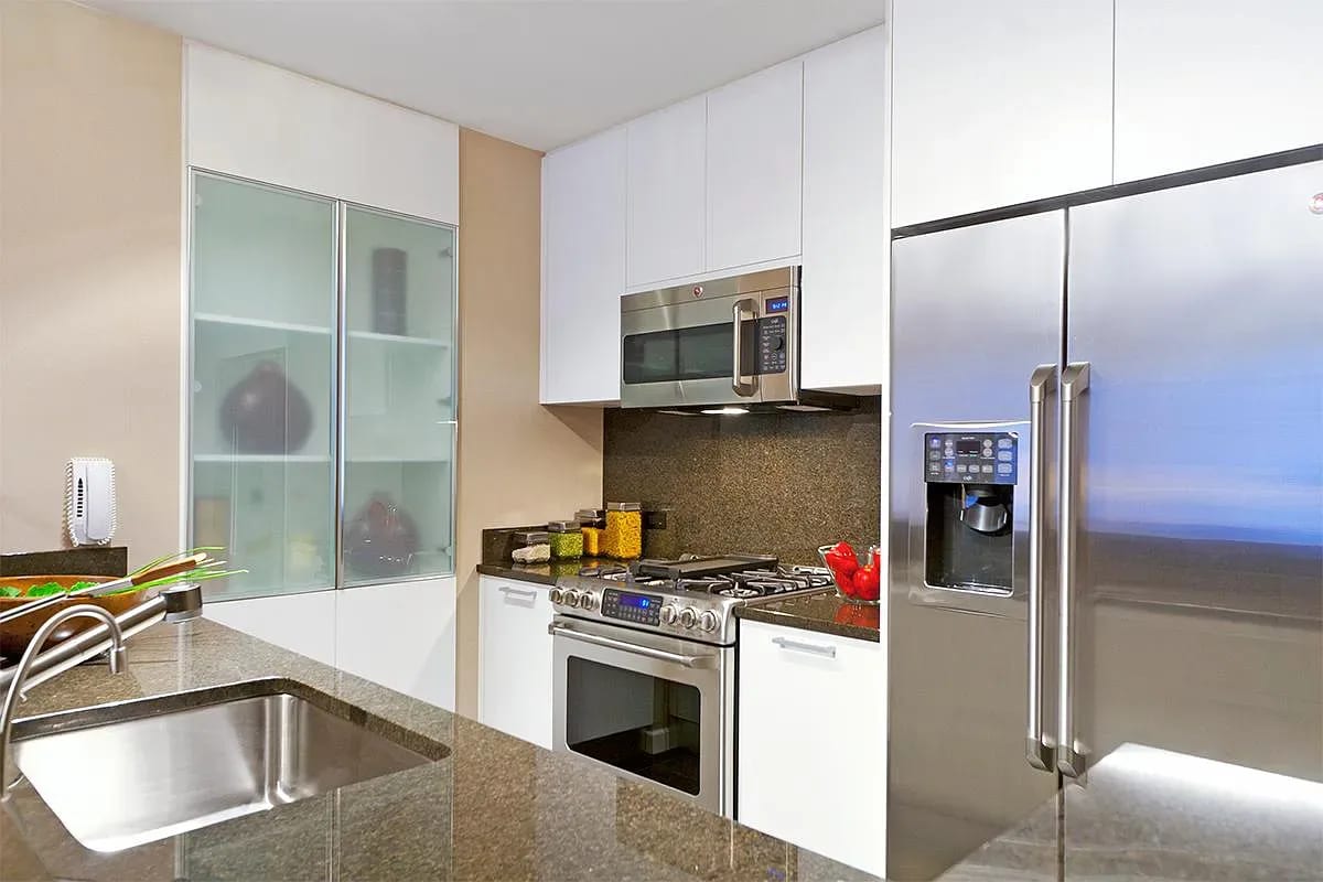 330 West 39th St Apt 2F