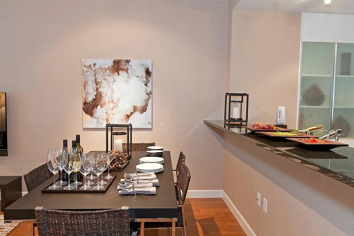 330 West 39th St Apt 2F